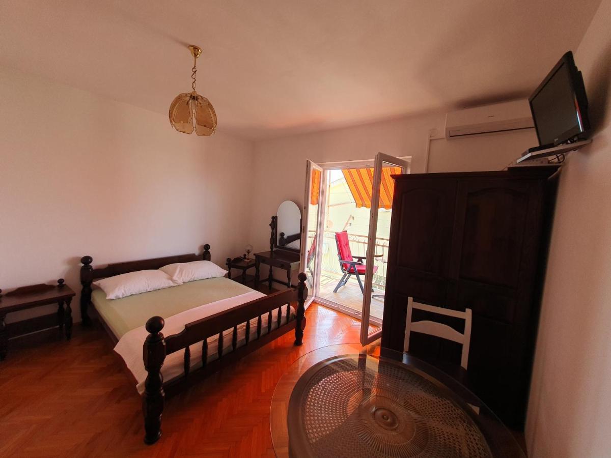 Apartmani Miljak オミシュ エクステリア 写真