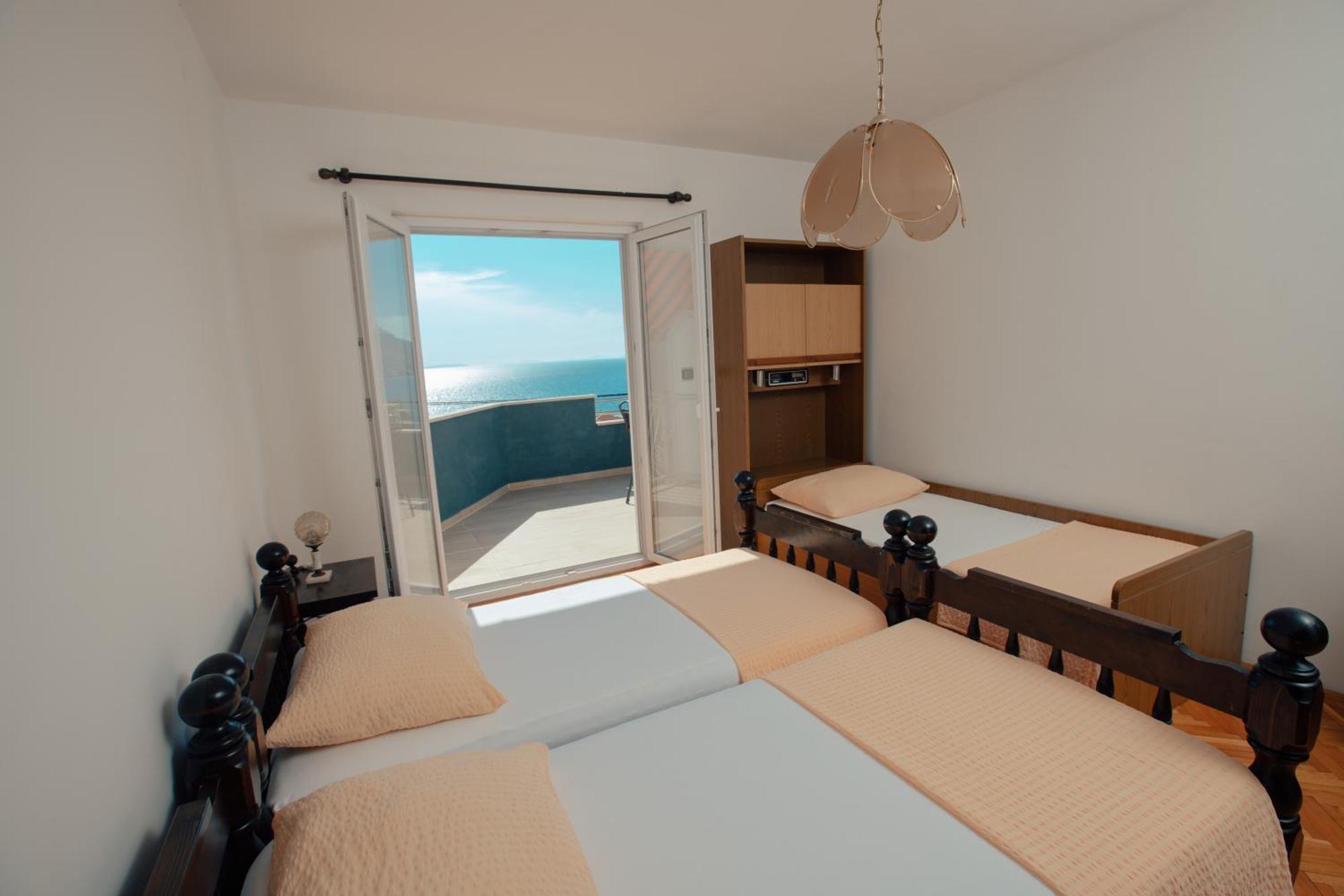 Apartmani Miljak オミシュ エクステリア 写真